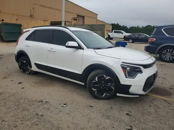 KNDCR3L13P5059372 — 2023 Kia NIRO, фото 4 с аукциона Copart, Передняя часть