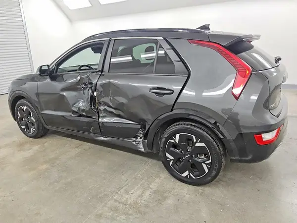 KNDCR3L10P5037202 — 2023 Kia NIRO, фото 2 с аукциона Copart 28.09.2026, Боковая часть