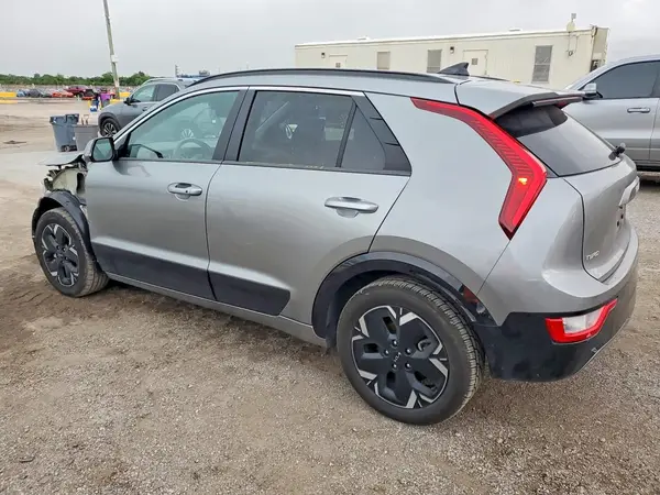 KNDCR3L1XR5086393 — 2024 Kia NIRO, фото 2 с аукциона Copart 28.09.2026, Передняя часть