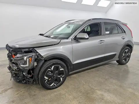 KNDCR3L13R5097834 — 2024 Kia NIRO, Передняя часть, фото до ремонта
