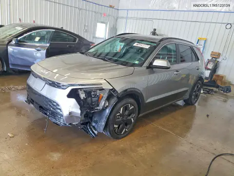 KNDCR3L17R5123139 — 2024 Kia NIRO, Передняя часть, фото до ремонта
