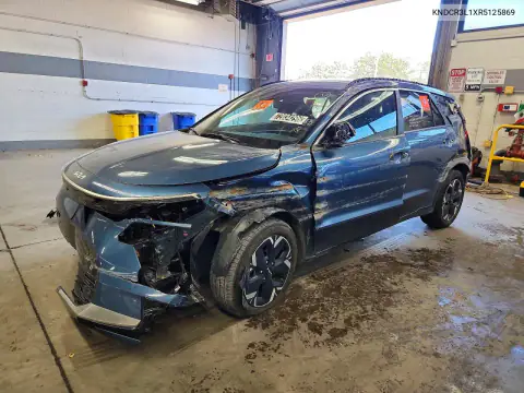 KNDCR3L1XR5125869 — 2024 Kia NIRO, Задняя часть, фото до ремонта