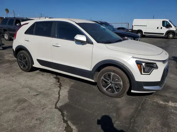 KNDCP3LE4S5274096 — 2025 Kia NIRO, фото 4 с аукциона Copart, Задняя часть