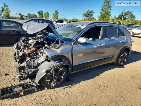 KNDCT3L18S5137963 — 2025 Kia NIRO, Передняя часть, фото до ремонта