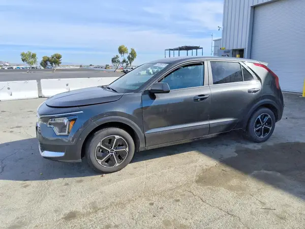 KNDCP3LE5T5363600 — 2026 Kia NIRO, Задняя часть (Rear End), фото до ремонта