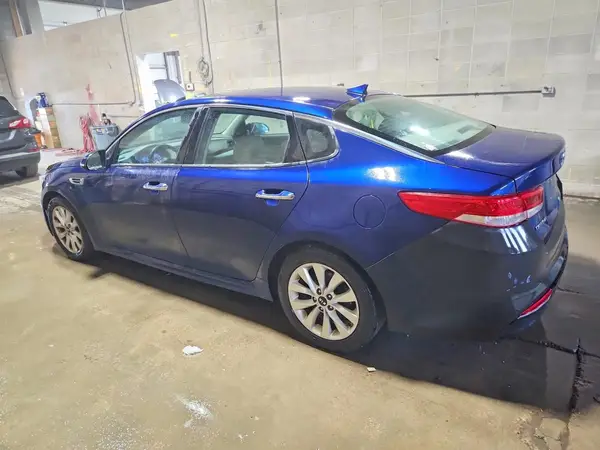 5XXGU4L30GG021911 — 2016 Kia Optima, фото 2 с аукциона Copart, Град