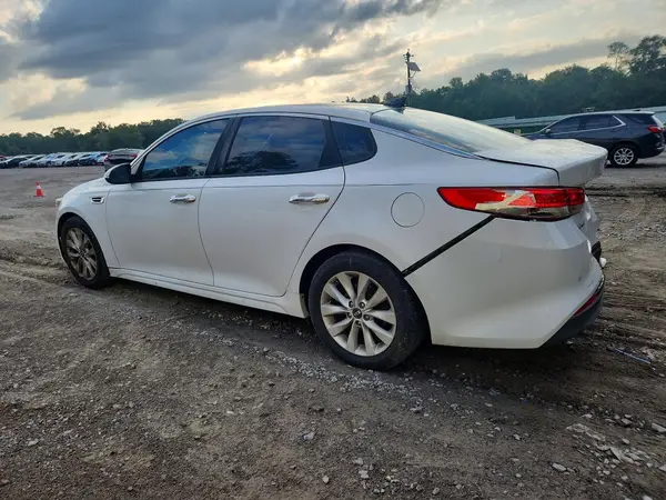 5XXGU4L32GG011610 — 2016 Kia Optima, фото 2 с аукциона Copart, Задняя часть
