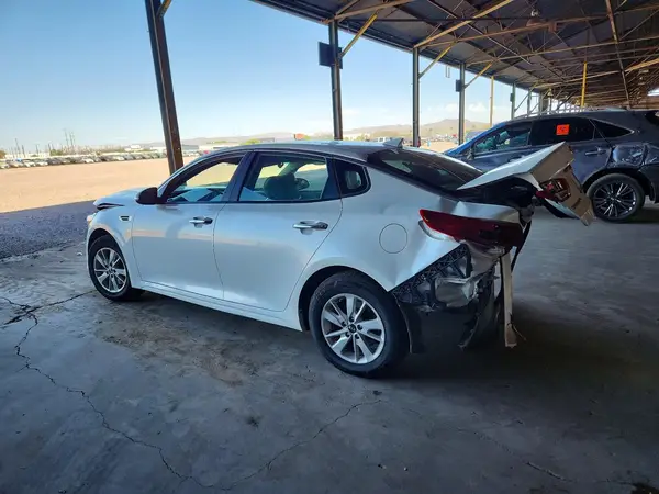 KNAGT4L30H5133582 — 2017 Kia Optima, фото 2 с аукциона Copart 28.09.2026, Передняя часть