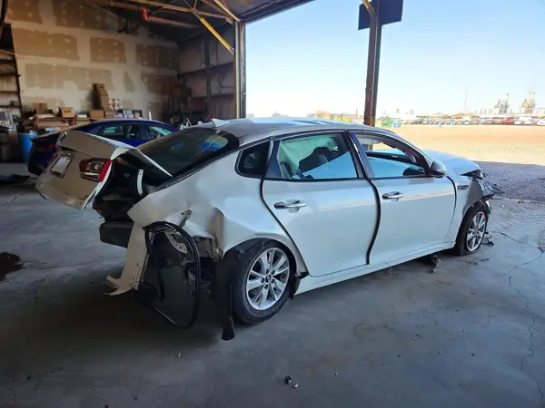 KNAGT4L30H5133582 — 2017 Kia Optima, фото 3 с аукциона Copart 28.09.2026, Передняя часть