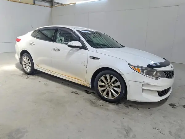 5XXGU4L30HG178260 — 2017 Kia Optima, фото 4 с аукциона Copart 01.10.2026, Механические повреждения
