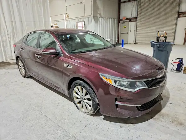 5XXGT4L32HG130598 — 2017 Kia Optima, фото 4 с аукциона Copart, Вандализм