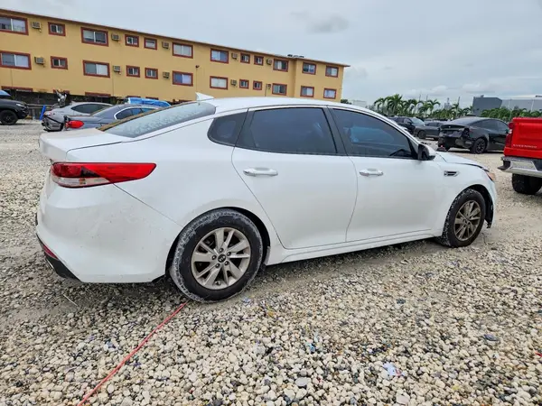 5XXGT4L32HG171720 — 2017 Kia Optima, фото 3 с аукциона Copart, Передняя часть