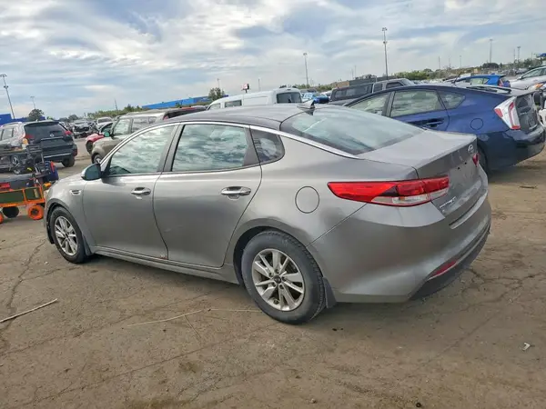5XXGT4L30HG149490 — 2017 Kia Optima, фото 2 с аукциона Copart, Подтопление
