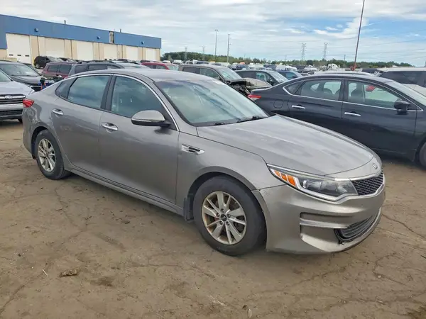 5XXGT4L30HG149490 — 2017 Kia Optima, фото 4 с аукциона Copart, Подтопление