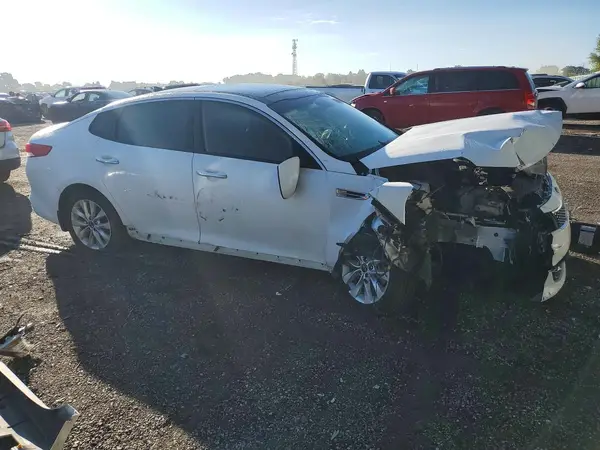 5XXGU4L35JG266372 — 2018 Kia Optima, фото 4 с аукциона Copart 06.10.2026, Механические повреждения