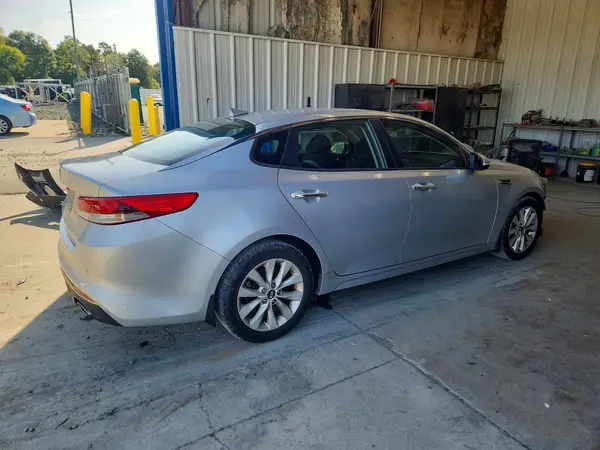 5XXGT4L38JG256163 — 2018 Kia Optima, фото 3 с аукциона Copart, Передняя часть