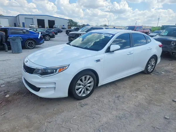 5XXGT4L35JG268447 — 2018 Kia Optima, Боковая часть (Side), фото до ремонта