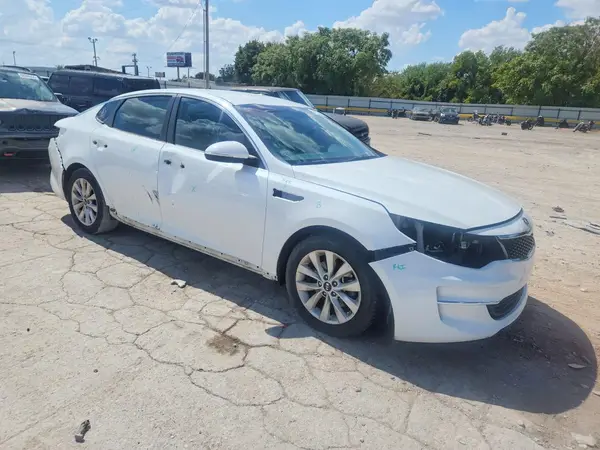 5XXGT4L35JG268447 — 2018 Kia Optima, фото 4 с аукциона Copart, Боковая часть