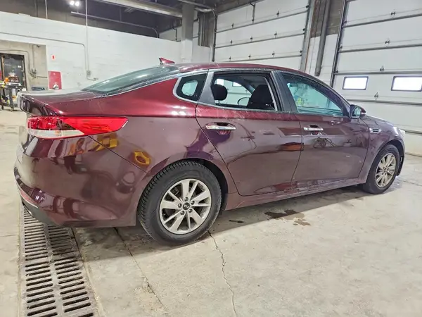 5XXGT4L34JG186323 — 2018 Kia Optima, фото 3 с аукциона Copart 06.10.2026, Вандализм