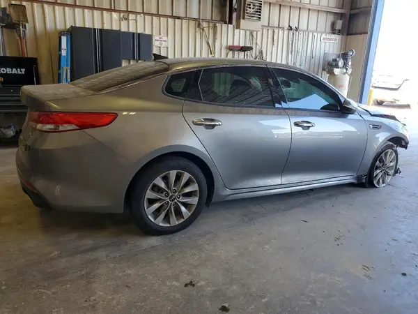 5XXGU4L37JG233762 — 2018 Kia Optima, фото 3 с аукциона Copart, Передняя часть