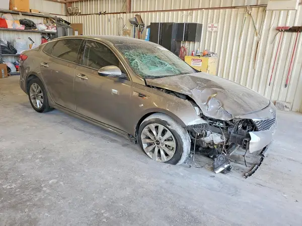 5XXGU4L37JG233762 — 2018 Kia Optima, фото 4 с аукциона Copart, Передняя часть