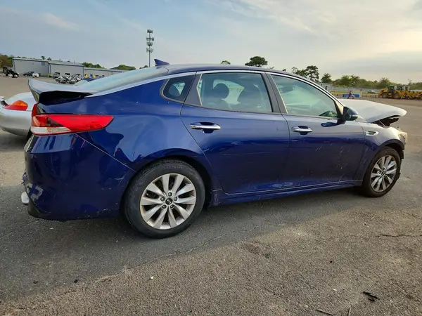 5XXGT4L37JG264643 — 2018 Kia Optima, фото 3 с аукциона Copart 30.09.2026, Передняя часть
