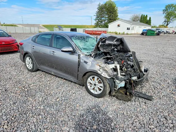 5XXGT4L39JG210826 — 2018 Kia Optima, фото 4 с аукциона Copart, Вандализм