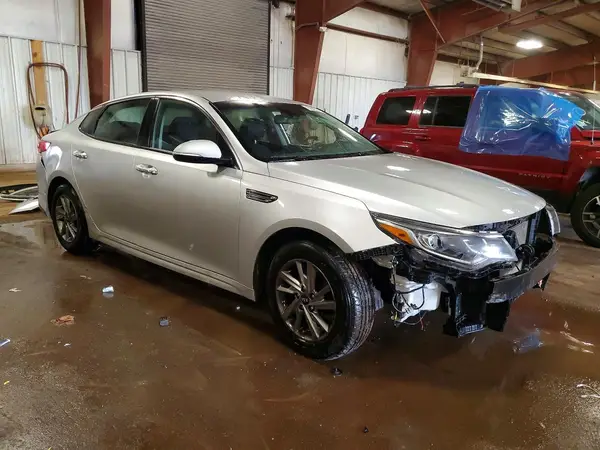 5XXGT4L35KG339048 — 2019 Kia Optima, фото 4 с аукциона Copart, Вандализм
