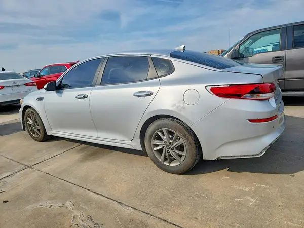 5XXGT4L34LG390235 — 2020 Kia Optima, фото 2 с аукциона Copart, Задняя часть