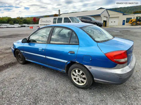 KNADC125136207101 — 2003 Kia Rio, фото 2 с аукциона Copart, Передняя часть