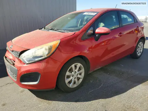 KNADM5A3XD6307025 — 2013 Kia Rio, Передняя часть, фото до ремонта