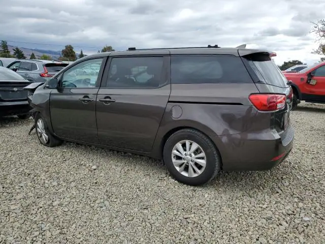 KNDMB5C12H6222173 — 2017 Kia Sedona LX, фото 2 с аукциона Copart 13.10.2026, Передняя часть