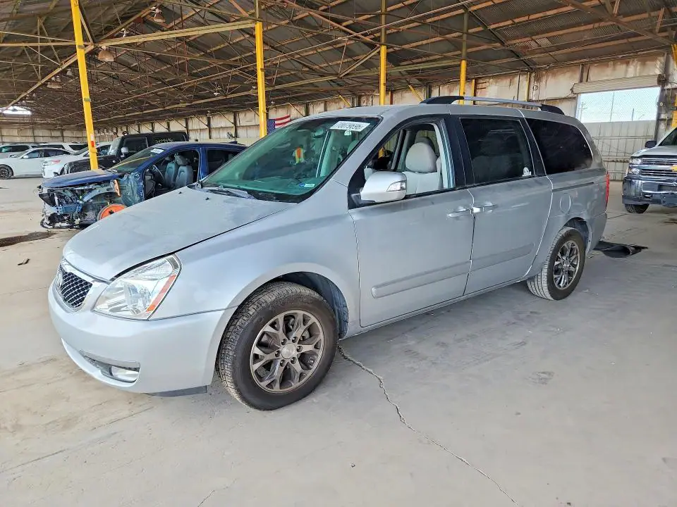 KNDMG4C7XE6554616 Kia Sedona 2014 — повреждение Боковая часть, фото до ремонта