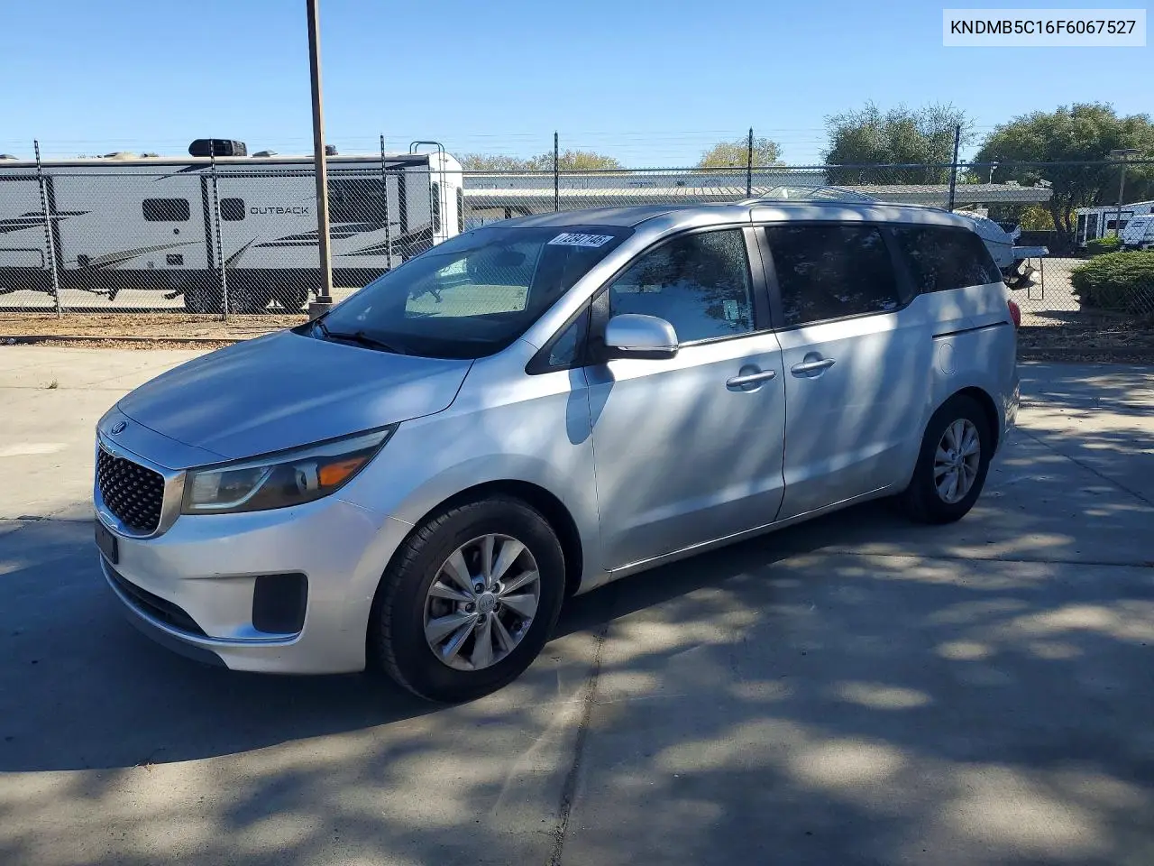 KNDMB5C16F6067527 Kia Sedona 2015 — повреждение Боковая часть, фото до ремонта