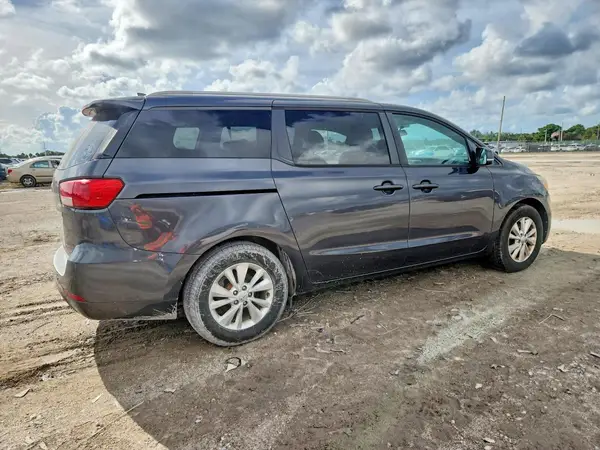 KNDMB5C19G6159765 — 2016 Kia Sedona, фото 3 с аукциона Copart 29.09.2026, Мелкие вмятины и царапины