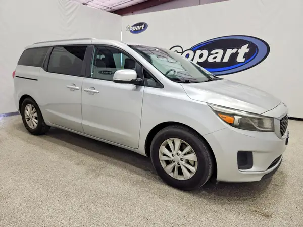 KNDMB5C14G6090872 — 2016 Kia Sedona, фото 4 с аукциона Copart, Мелкие вмятины и царапины