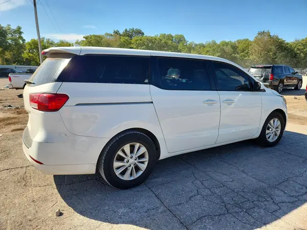 KNDMA5C14G6157392 — 2016 Kia Sedona, фото 3 с аукциона Copart 29.09.2026, Механические повреждения