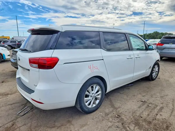 KNDMB5C10G6100460 — 2016 Kia Sedona, фото 3 с аукциона Copart 06.10.2026, Передняя часть