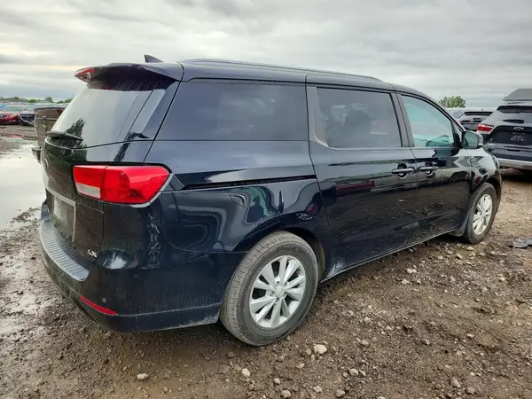 KNDMB5C18H6313965 — 2017 Kia Sedona, фото 3 с аукциона Copart, Боковая часть