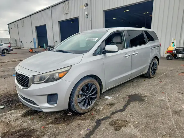 KNDMB5C10H6236010 — 2017 Kia Sedona, Задняя часть (Rear End), фото до ремонта