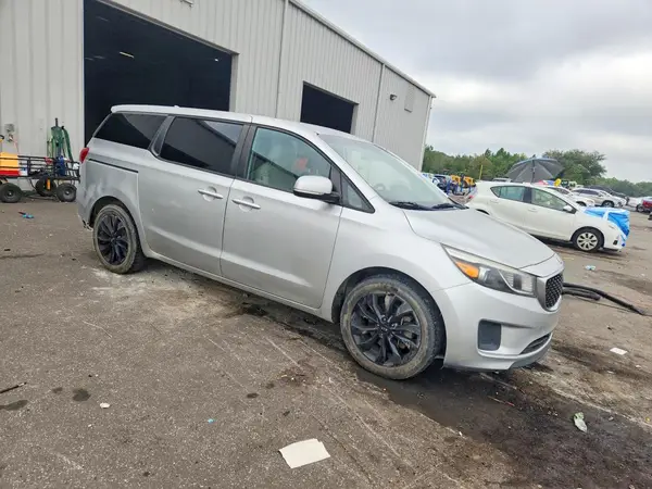 KNDMB5C10H6236010 — 2017 Kia Sedona, фото 4 с аукциона Copart 23.09.2026, Задняя часть