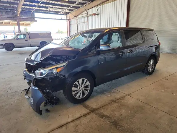 KNDMB5C18H6221707 — 2017 Kia Sedona, Передняя часть (Front End), фото до ремонта