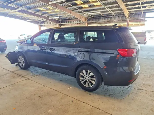 KNDMB5C18H6221707 — 2017 Kia Sedona, фото 2 с аукциона Copart, Передняя часть