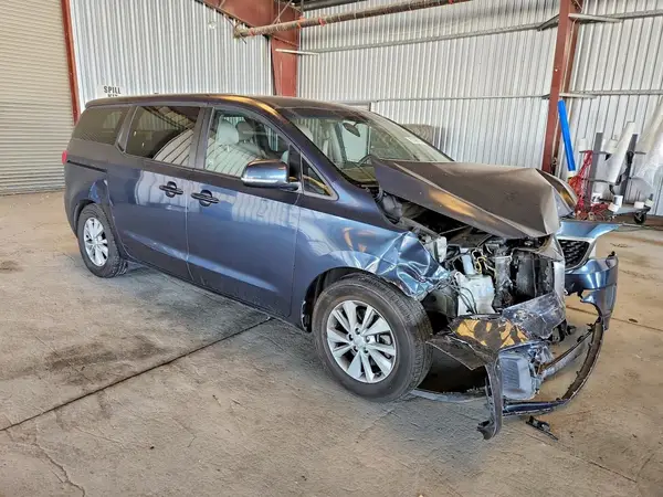 KNDMB5C18H6221707 — 2017 Kia Sedona, фото 4 с аукциона Copart, Передняя часть