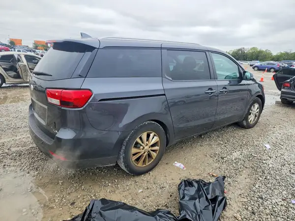 KNDMB5C12H6328414 — 2017 Kia Sedona, фото 3 с аукциона Copart, Подтопление