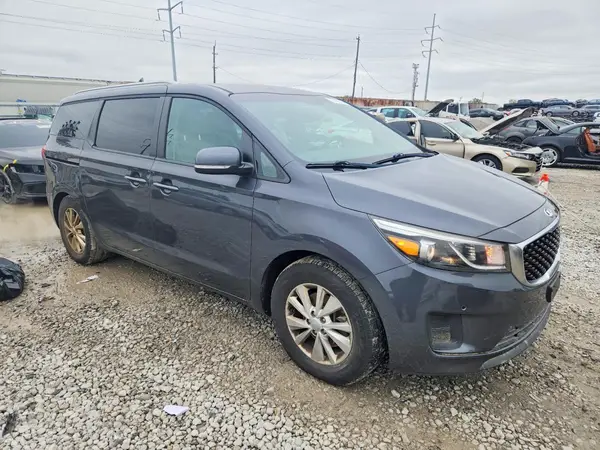 KNDMB5C12H6328414 — 2017 Kia Sedona, фото 4 с аукциона Copart, Подтопление