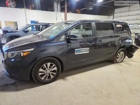 KNDMB5C11H6239871 — 2017 Kia Sedona, Задняя часть, фото до ремонта