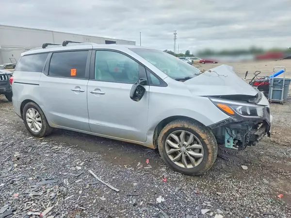 KNDMB5C11K6559831 — 2019 Kia Sedona, фото 4 с аукциона Copart, Передняя часть