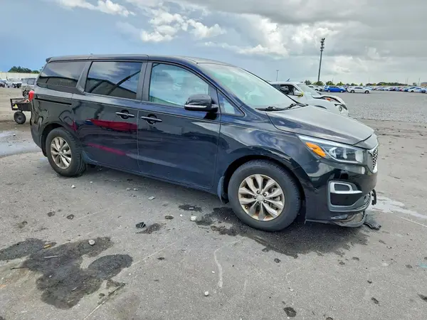 KNDMB5C19M6667830 — 2021 Kia Sedona, фото 4 с аукциона Copart, Передняя часть