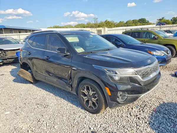 KNDERCAA9M7106223 — 2021 Kia Seltos, фото 4 с аукциона Copart 06.10.2026, Боковая часть